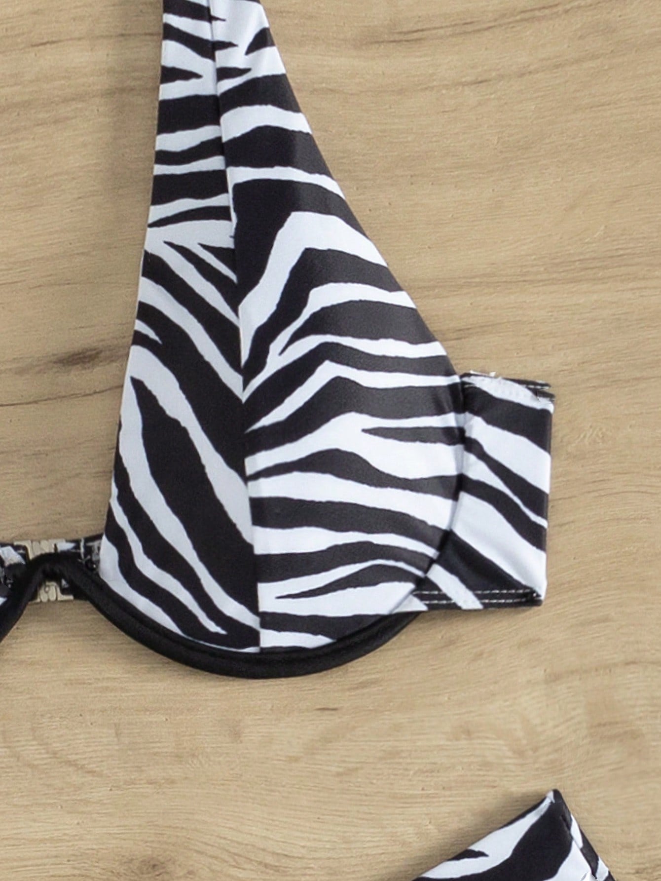 Biquíni Estampa Zebra Com Alça Ajustável E Bojo