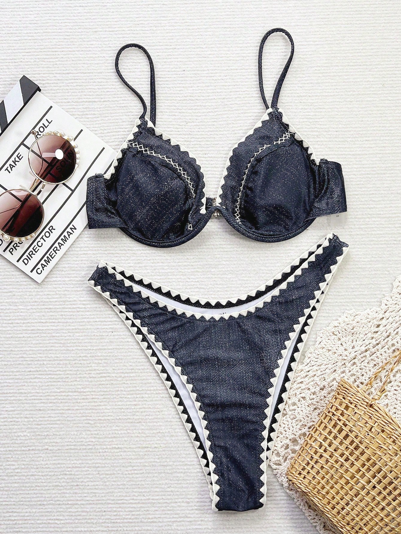 Biquíni Meia Taça Estilo Jeans Com Detalhes Vazados