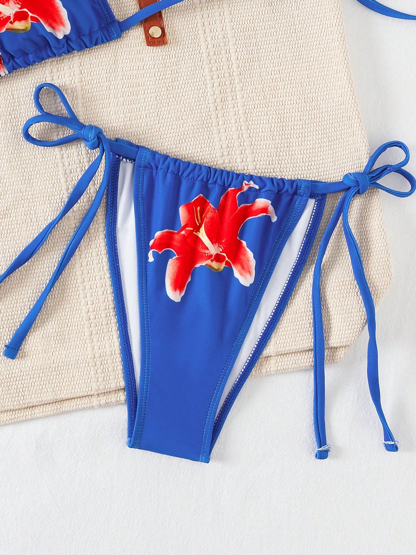 Biquíni Triângulo String Estampa Floral Com Amarração