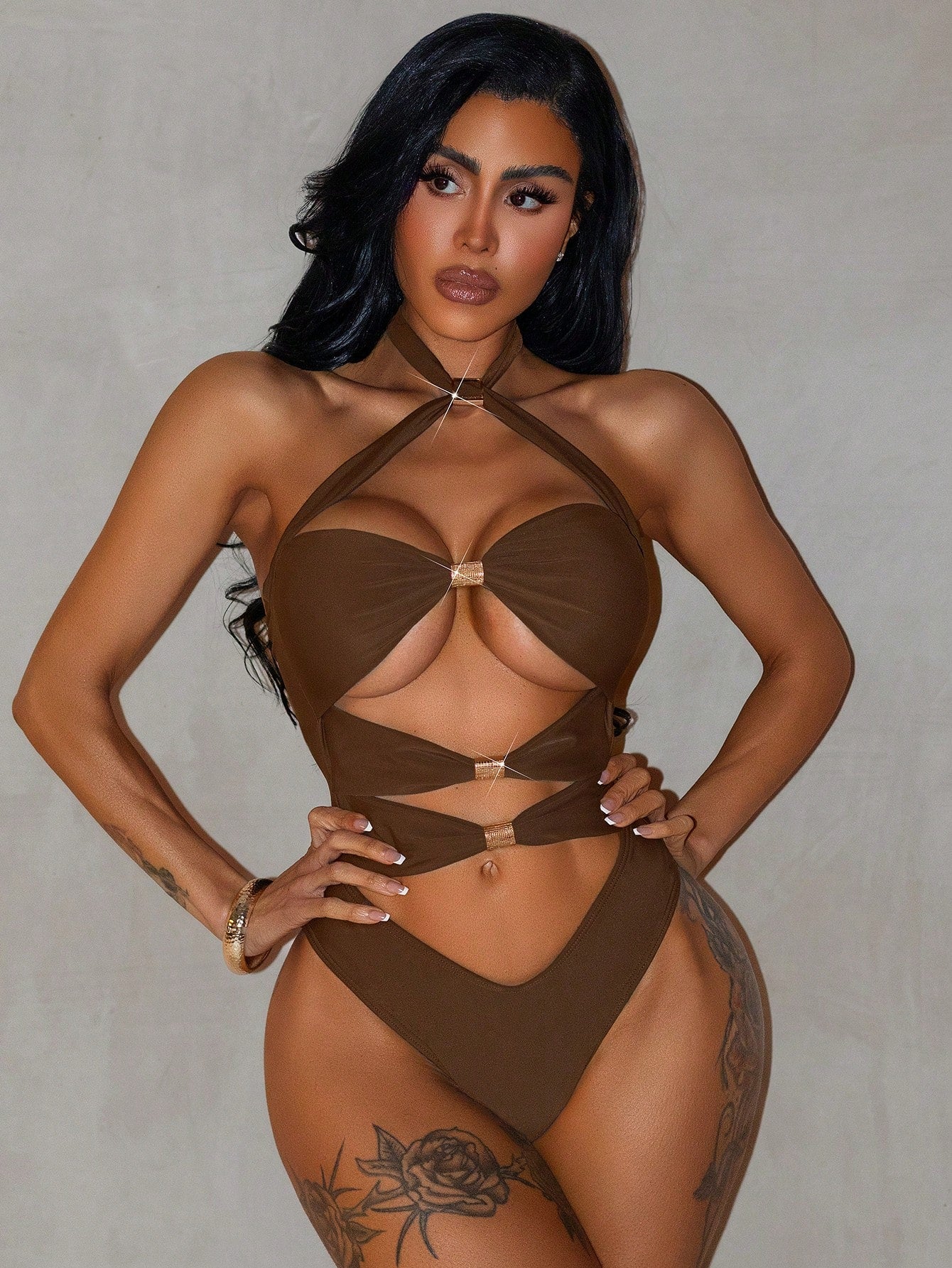 Maiô Monokini Com Recortes E Detalhes De Argolas