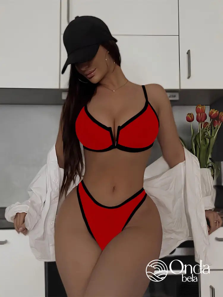 Biquíni Com Bojo Recorte V E Detalhe Contrastante Biquíni Com Bojo Recorte V E Detalhe Contrastante