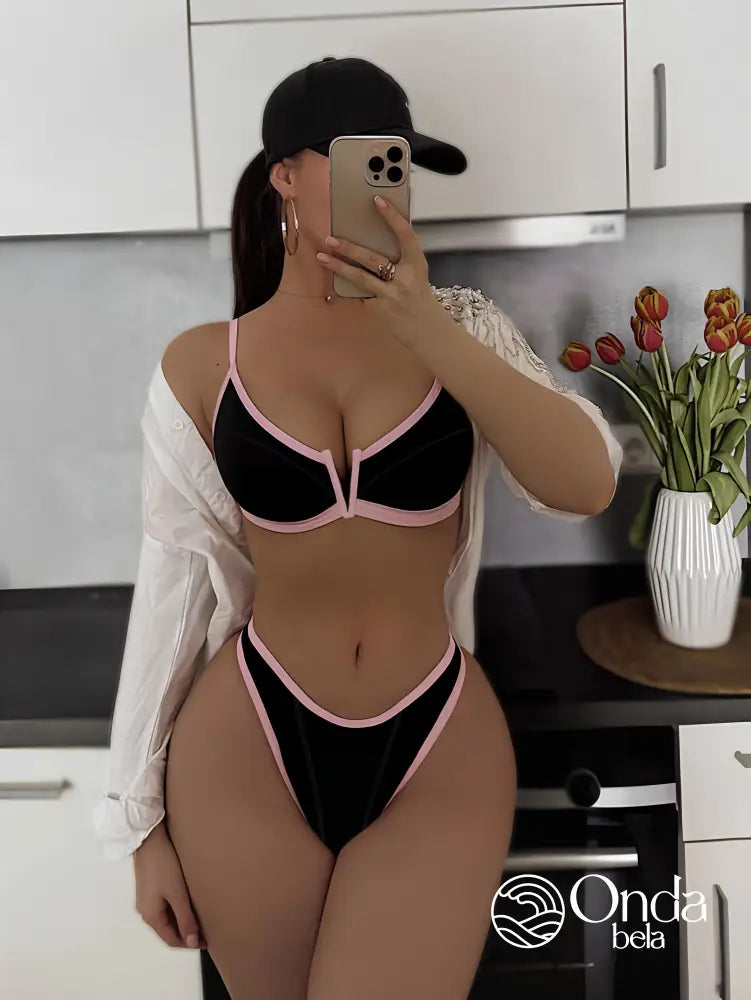 Biquíni Com Bojo Recorte V E Detalhe Contrastante Preto / PP Biquíni Com Bojo Recorte V E Detalhe Contrastante