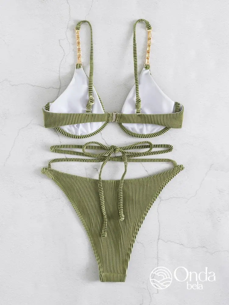 Biquíni Texturizado Com Alças Trabalhadas E Cintura Alta Biquíni Texturizado Com Alças Trabalhadas E Cintura Alta