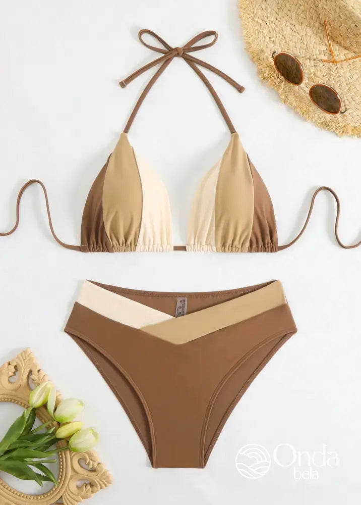 Biquíni Triângulo Cintura Alta Com Recortes Geométricos Biquíni Triângulo Cintura Alta Com Recortes Geométricos