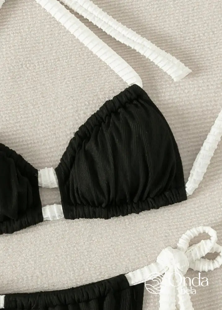 Biquíni Triângulo String Com Alças Em Corda Trançada Biquíni Triângulo String Com Alças Em Corda Trançada