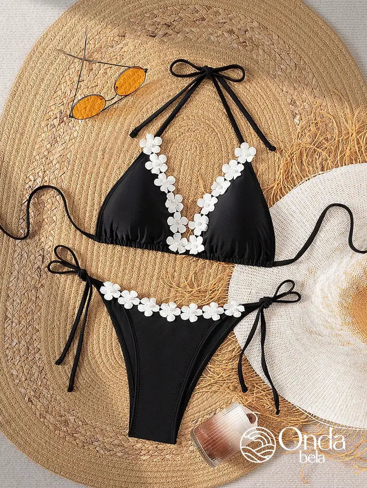 Biquíni Triângulo String Com Aplicações Florais Biquíni Triângulo String Com Aplicações Florais