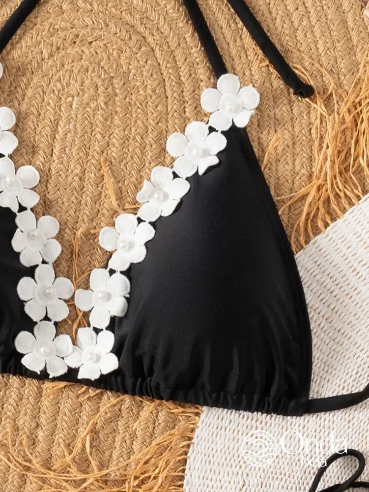 Biquíni Triângulo String Com Aplicações Florais Biquíni Triângulo String Com Aplicações Florais
