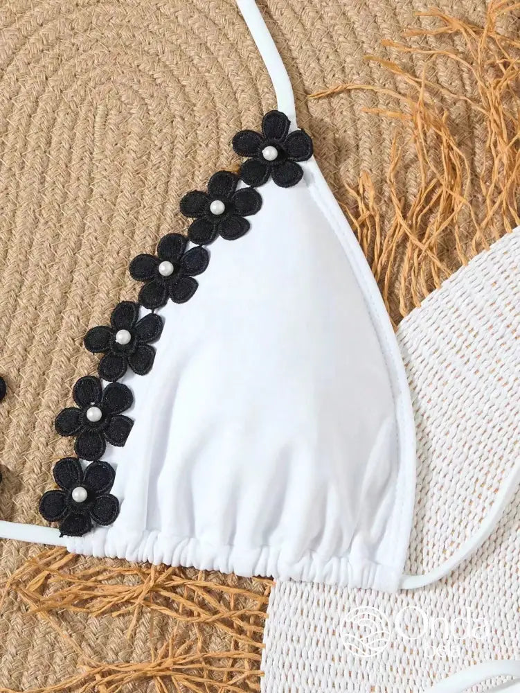 Biquíni Triângulo String Com Aplicações Florais Biquíni Triângulo String Com Aplicações Florais