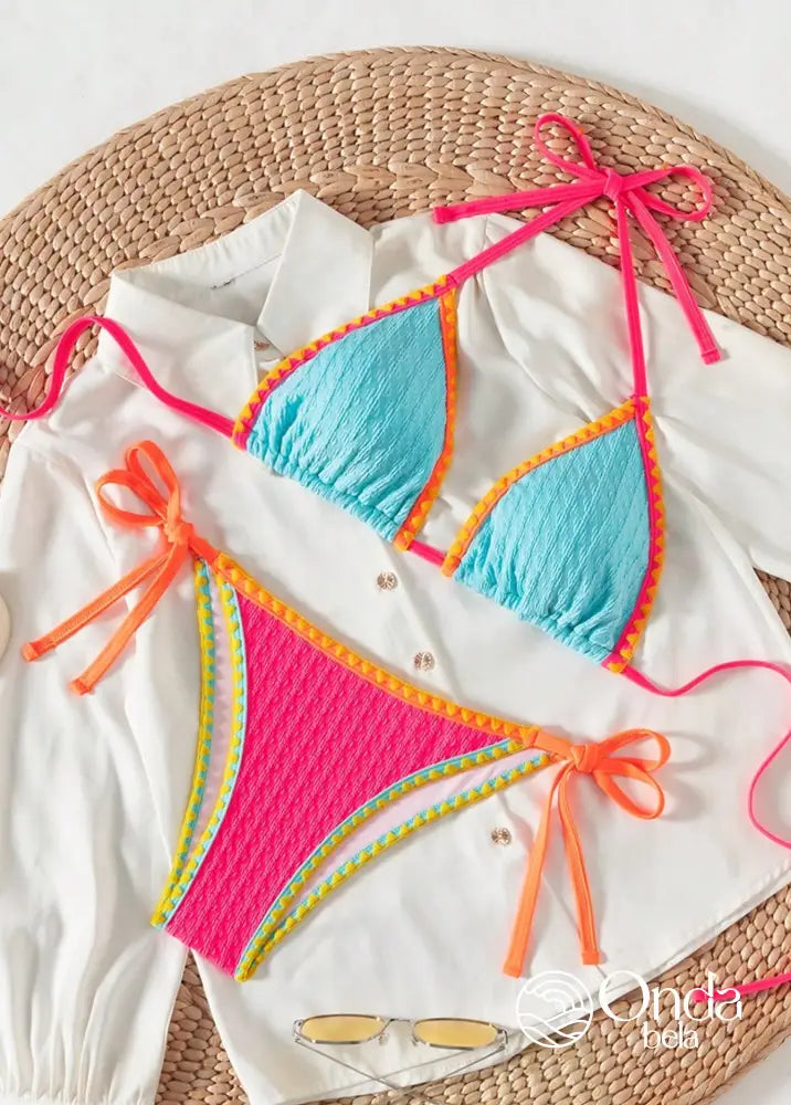 Biquíni Triângulo String Estilo Crochê Colorido Biquíni Triângulo String Estilo Crochê Colorido