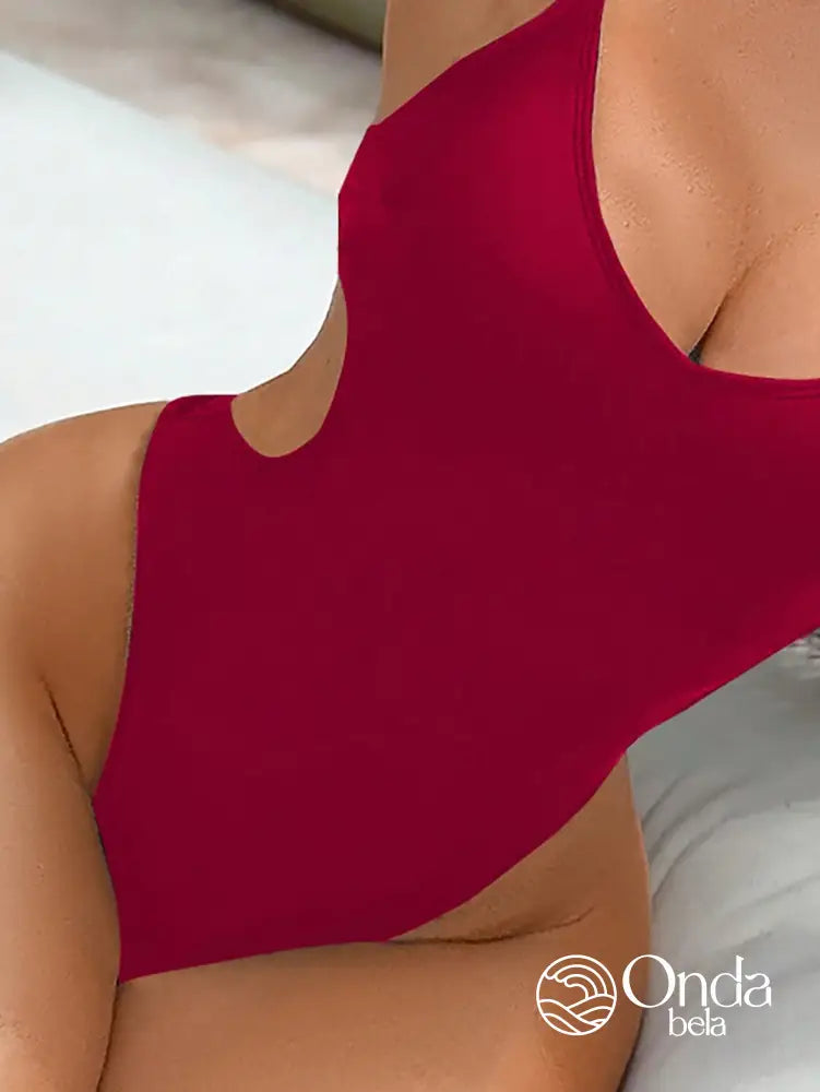 Maiô Cavado Minimalista Com Costas Cruzadas De Tiras Maiô Cavado Minimalista Com Costas Cruzadas De Tiras