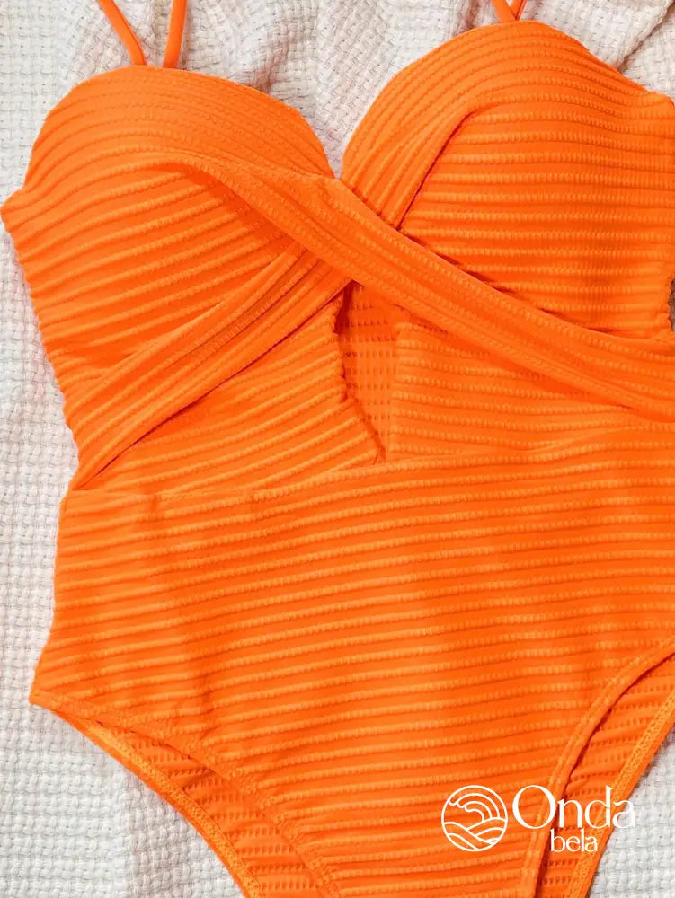 Maiô Texturizado Com Busto Cruzado E Recorte Frontal Maiô Texturizado Com Busto Cruzado E Recorte Frontal