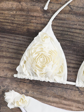 Biquíni Triângulo String Com Aplicações Florais 3D