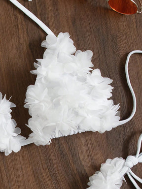 Biquíni Triângulo String Com Flores 3D Decorativas
