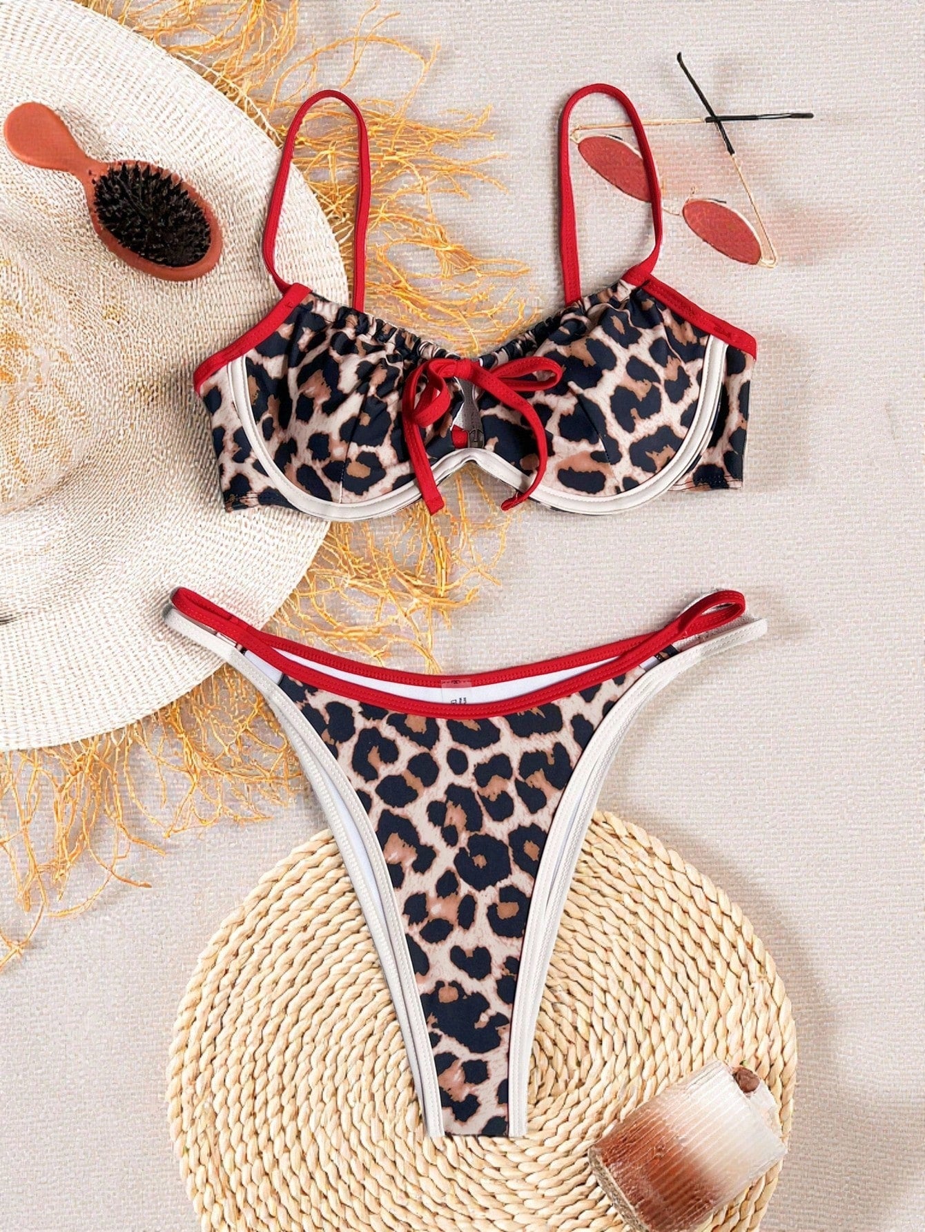 Biquíni Meia Taça Estampa Animal Print Com Recortes