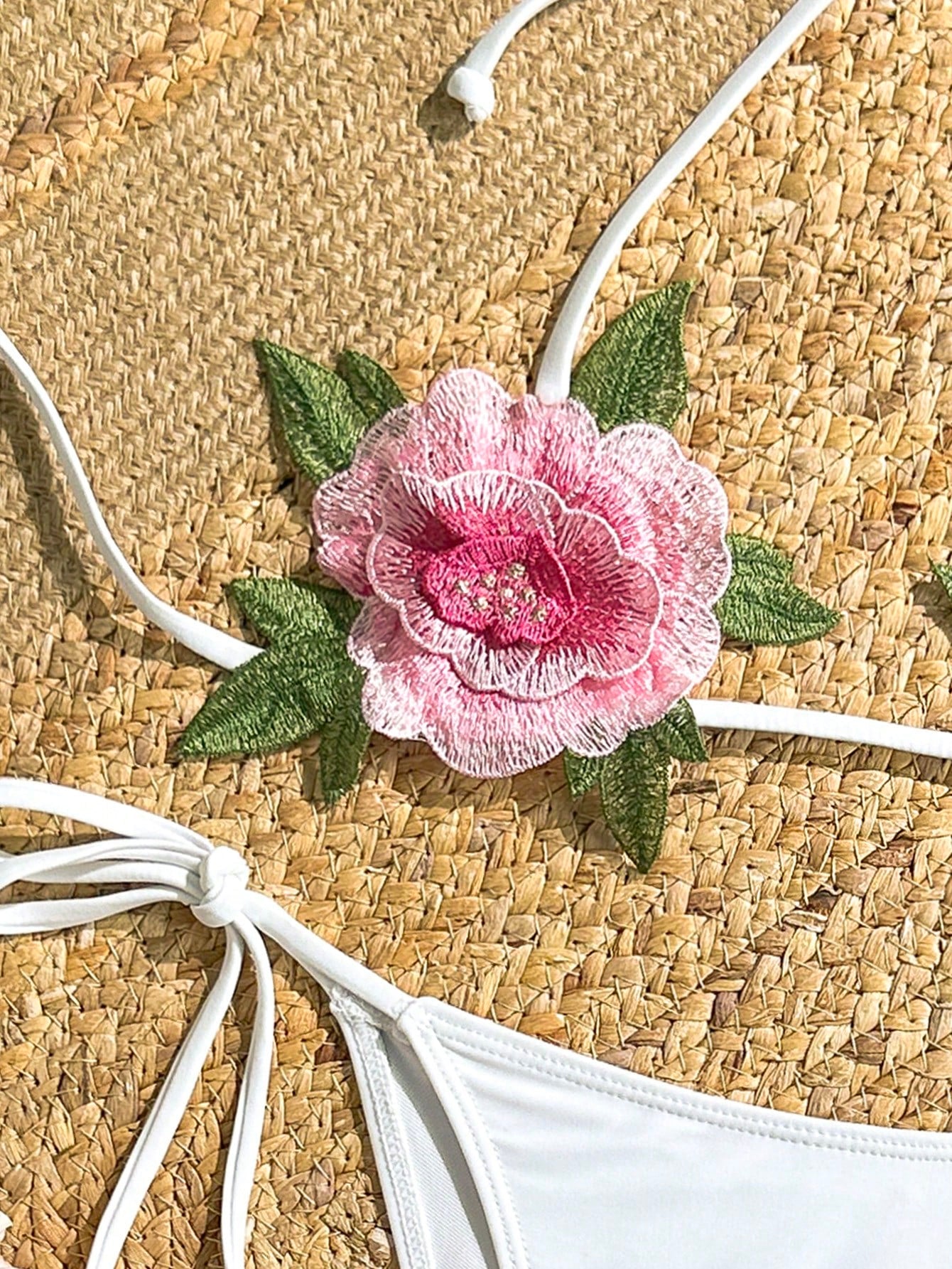 Biquíni Triângulo String Com Bordado De Flores