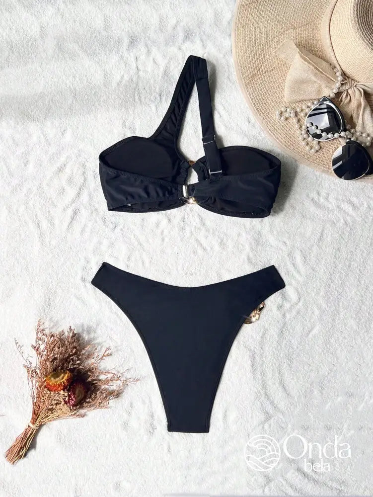 Biquíni Assimétrico Com Argolas E Detalhe Vazado Biquíni Assimétrico Com Argolas E Detalhe Vazado