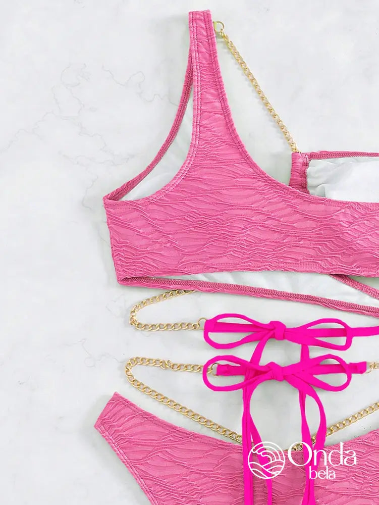 Biquíni Assimétrico Com Correntes e Detalhes Fashion Biquíni Assimétrico Com Correntes e Detalhes Fashion