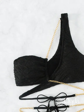 Biquíni Assimétrico Com Correntes e Detalhes Fashion Biquíni Assimétrico Com Correntes e Detalhes Fashion