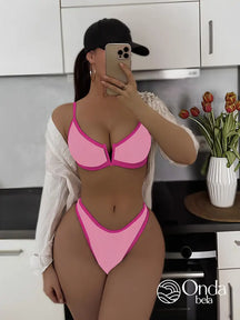 Biquíni Com Bojo Recorte V E Detalhe Contrastante Rosa / PP Biquíni Com Bojo Recorte V E Detalhe Contrastante