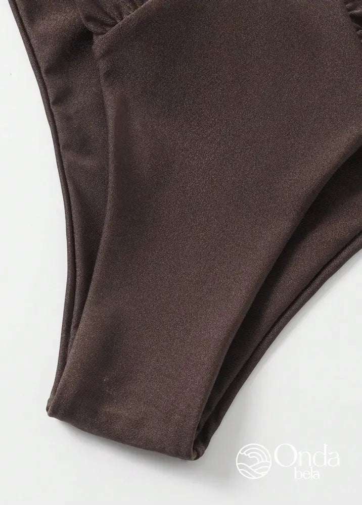 Biquíni Meia Taça Com Detalhe Franzido Elegante Biquíni Meia Taça Com Detalhe Franzido Elegante