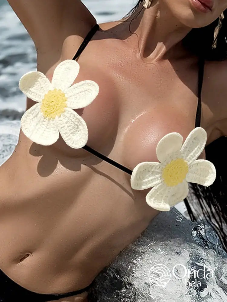 Biquíni Micro Triângulo Com Aplicações De Margaridas Biquíni Micro Triângulo Com Aplicações De Margaridas