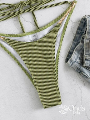 Biquíni Texturizado Com Alças Trabalhadas E Cintura Alta Biquíni Texturizado Com Alças Trabalhadas E Cintura Alta