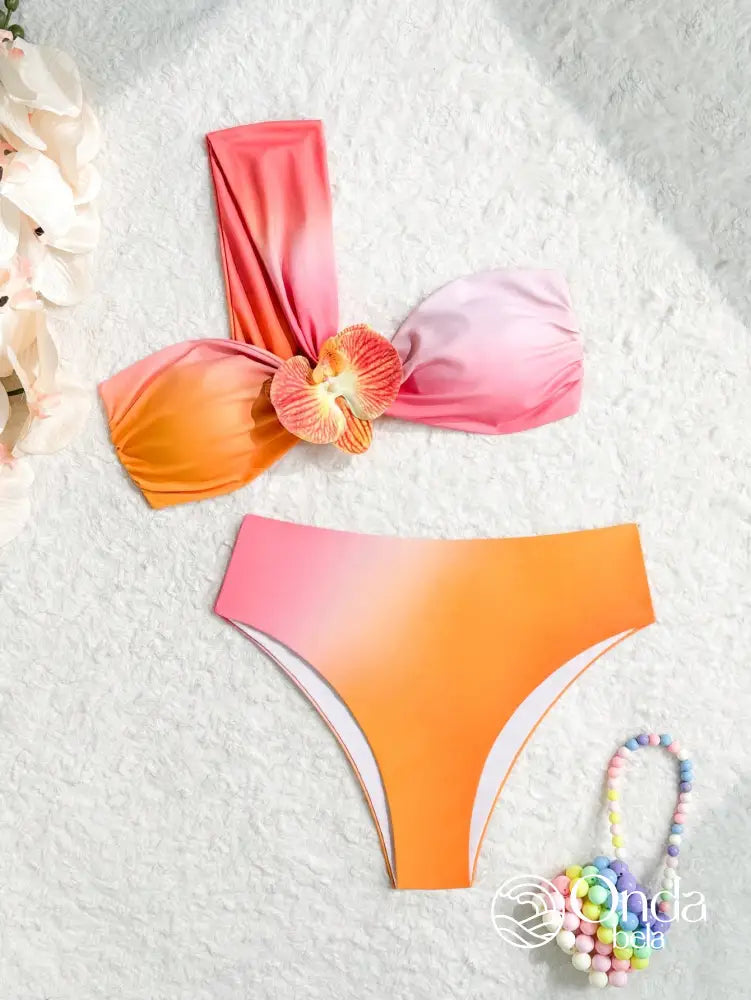 Biquíni Tomara Que Caia Degradê Com Detalhe De Flor Biquíni Tomara Que Caia Degradê Com Detalhe De Flor