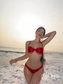 Biquíni Tomara Que Caia Meia Taça Efeito Metalizado Vermelho / PP Biquíni Tomara Que Caia Meia Taça Efeito Metalizado