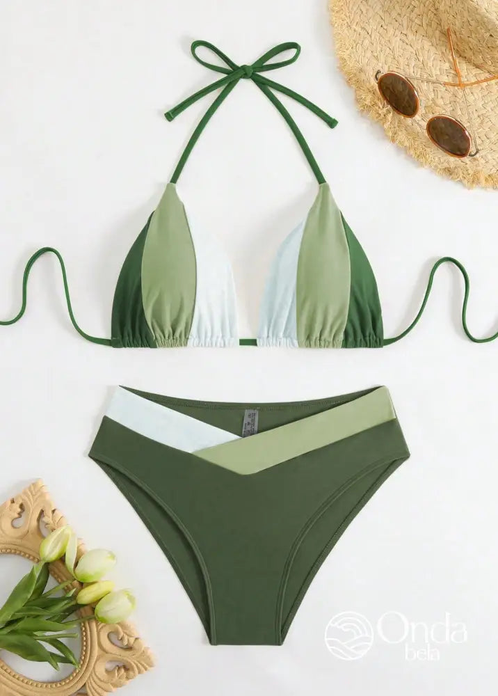 Biquíni Triângulo Cintura Alta Com Recortes Geométricos Biquíni Triângulo Cintura Alta Com Recortes Geométricos