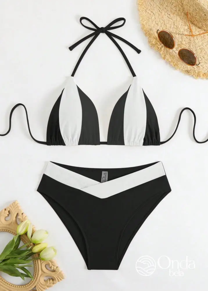 Biquíni Triângulo Cintura Alta Com Recortes Geométricos Biquíni Triângulo Cintura Alta Com Recortes Geométricos