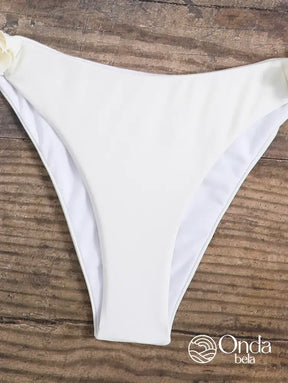 Biquíni Triângulo Com Aplicações De Rosas 3D Biquíni Triângulo Com Aplicações De Rosas 3D