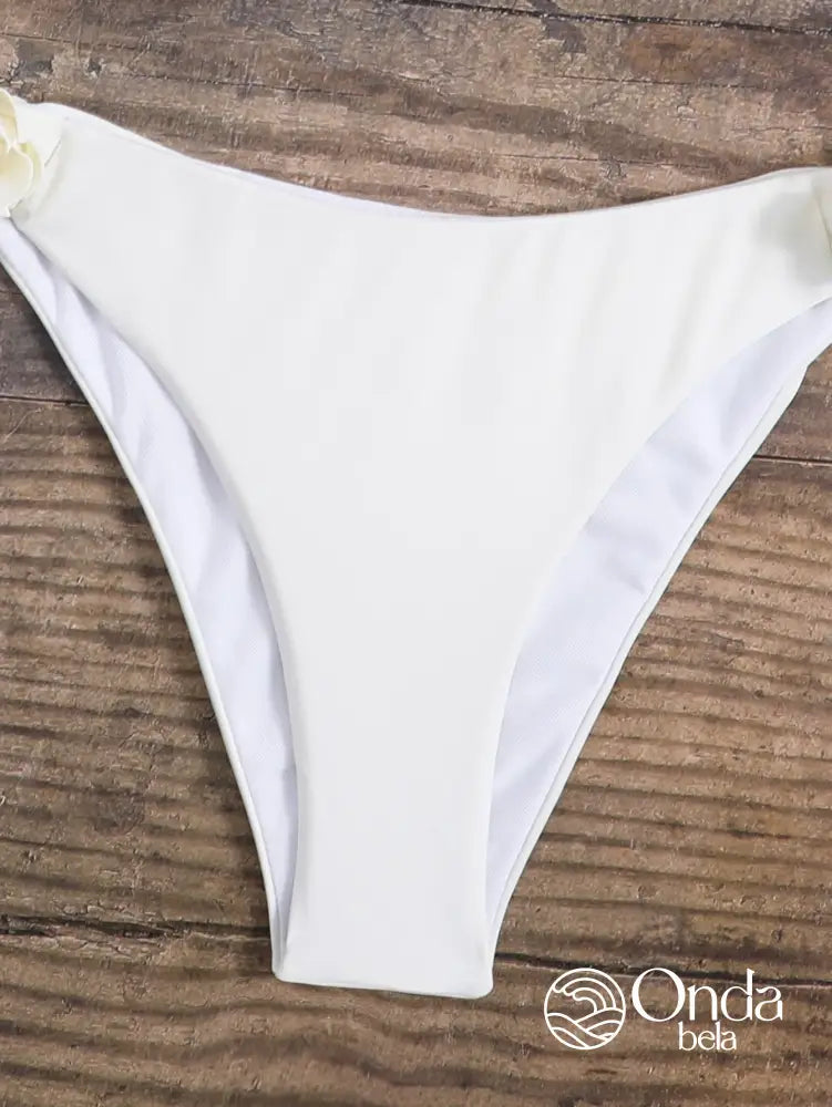 Biquíni Triângulo Com Aplicações De Rosas 3D Biquíni Triângulo Com Aplicações De Rosas 3D