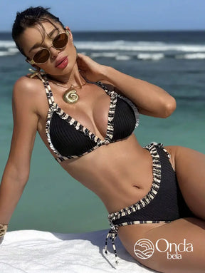 Biquíni Triângulo String Canelado Com Babados Preto / PP Biquíni Triângulo String Canelado Com Babados