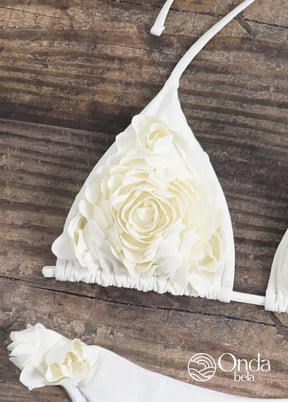 Biquíni Triângulo String Com Aplicações Florais 3D Biquíni Triângulo String Com Aplicações Florais 3D