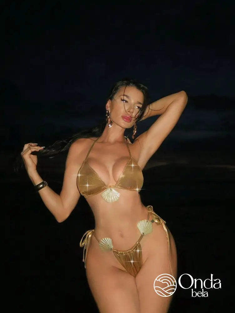 Biquíni Triângulo String Com Aviamentos De Concha Biquíni Triângulo String Com Aviamentos De Concha