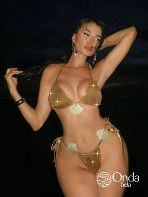 Biquíni Triângulo String Com Aviamentos De Concha Biquíni Triângulo String Com Aviamentos De Concha