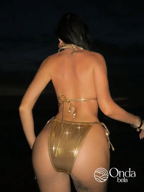 Biquíni Triângulo String Com Aviamentos De Concha Biquíni Triângulo String Com Aviamentos De Concha