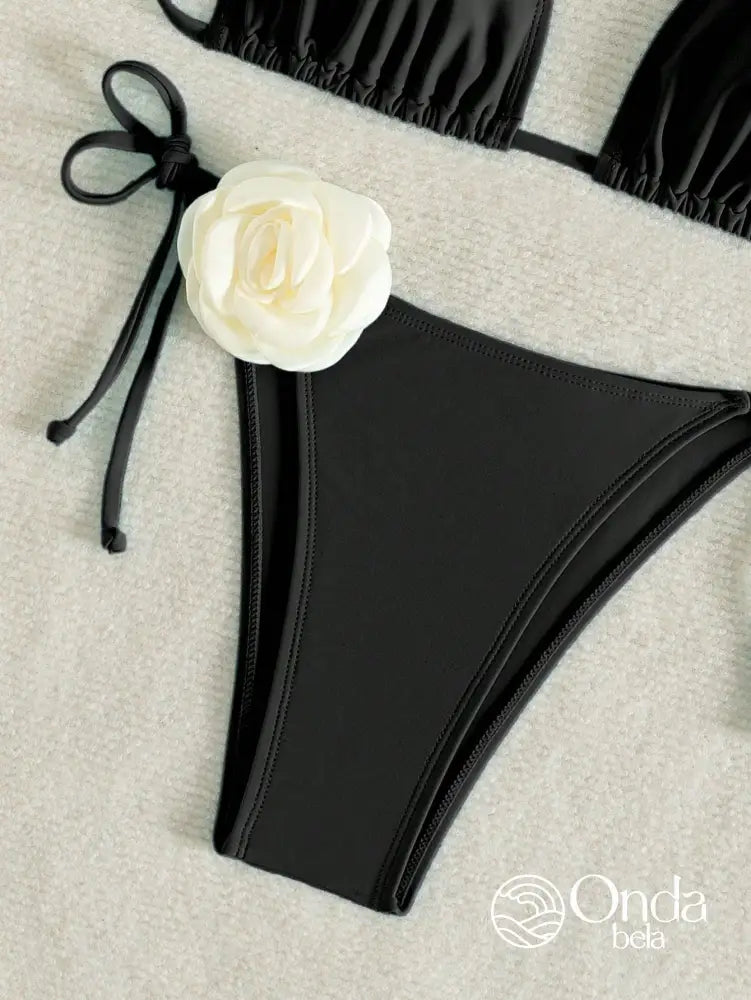 Biquíni Triângulo String Com Detalhe Floral 3D Biquíni Triângulo String Com Detalhe Floral 3D