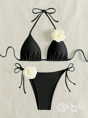 Biquíni Triângulo String Com Detalhe Floral 3D Biquíni Triângulo String Com Detalhe Floral 3D