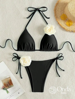 Biquíni Triângulo String Com Detalhe Floral 3D Biquíni Triângulo String Com Detalhe Floral 3D