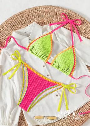 Biquíni Triângulo String Estilo Crochê Colorido Biquíni Triângulo String Estilo Crochê Colorido