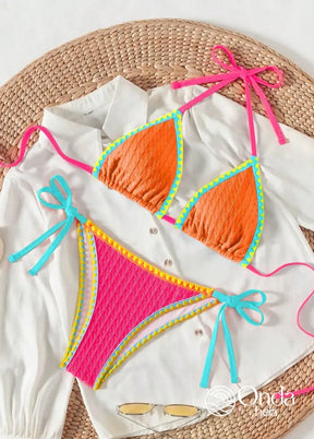 Biquíni Triângulo String Estilo Crochê Colorido Biquíni Triângulo String Estilo Crochê Colorido