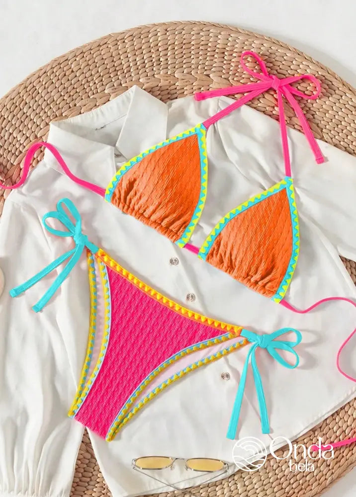 Biquíni Triângulo String Estilo Crochê Colorido Biquíni Triângulo String Estilo Crochê Colorido