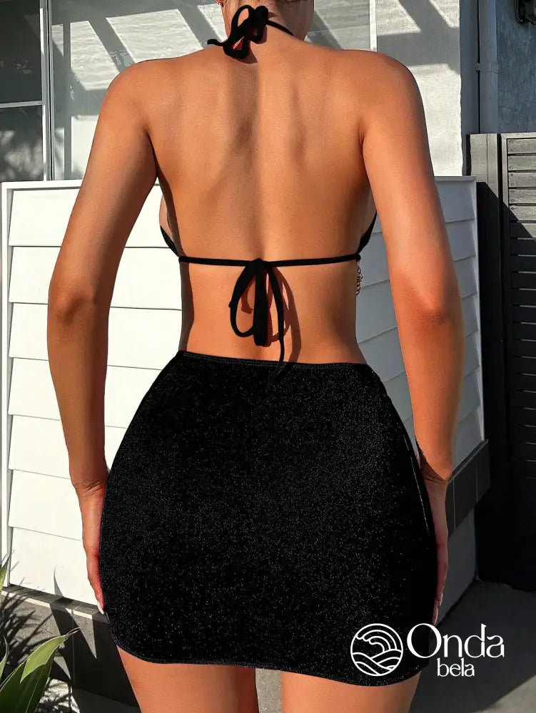 Conjunto Praia Biquíni Com Saia Curta E Detalhe De Corrente Conjunto Praia Biquíni Com Saia Curta E Detalhe De Corrente