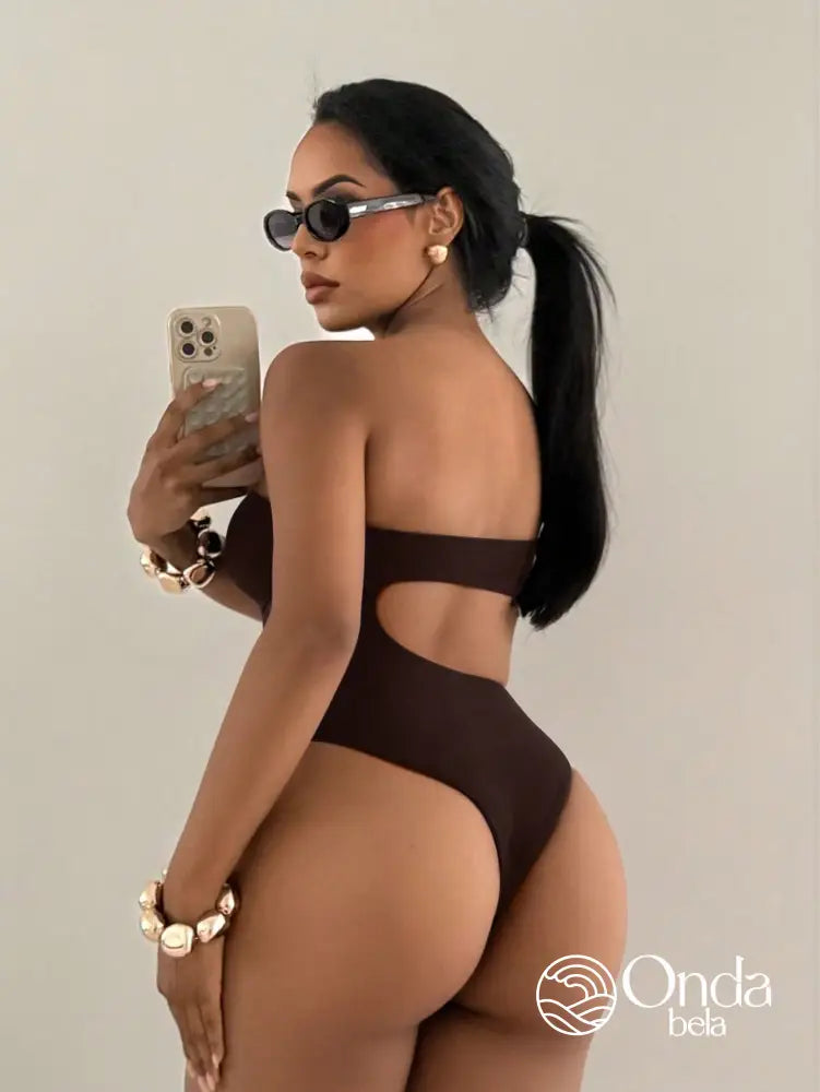 Maiô Assimétrico Um Ombro Só Com Recortes E Argolas Maiô Assimétrico Um Ombro Só Com Recortes E Argolas