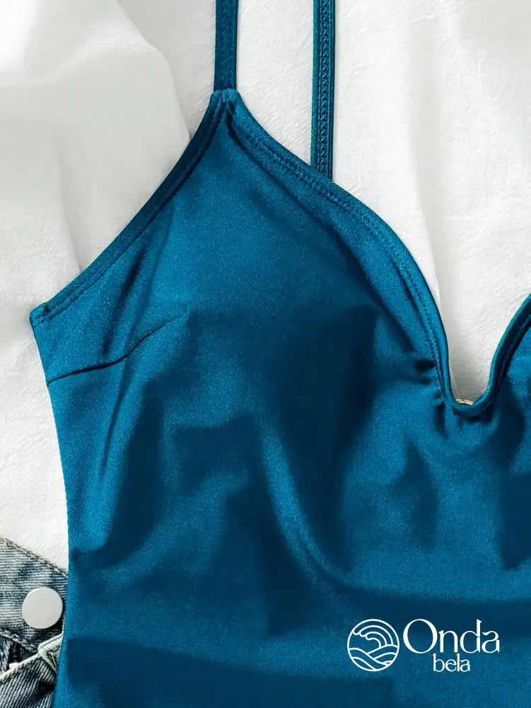 Maiô Cavado Com Costas Abertas E Tiras Cruzadas Maiô Cavado Com Costas Abertas E Tiras Cruzadas