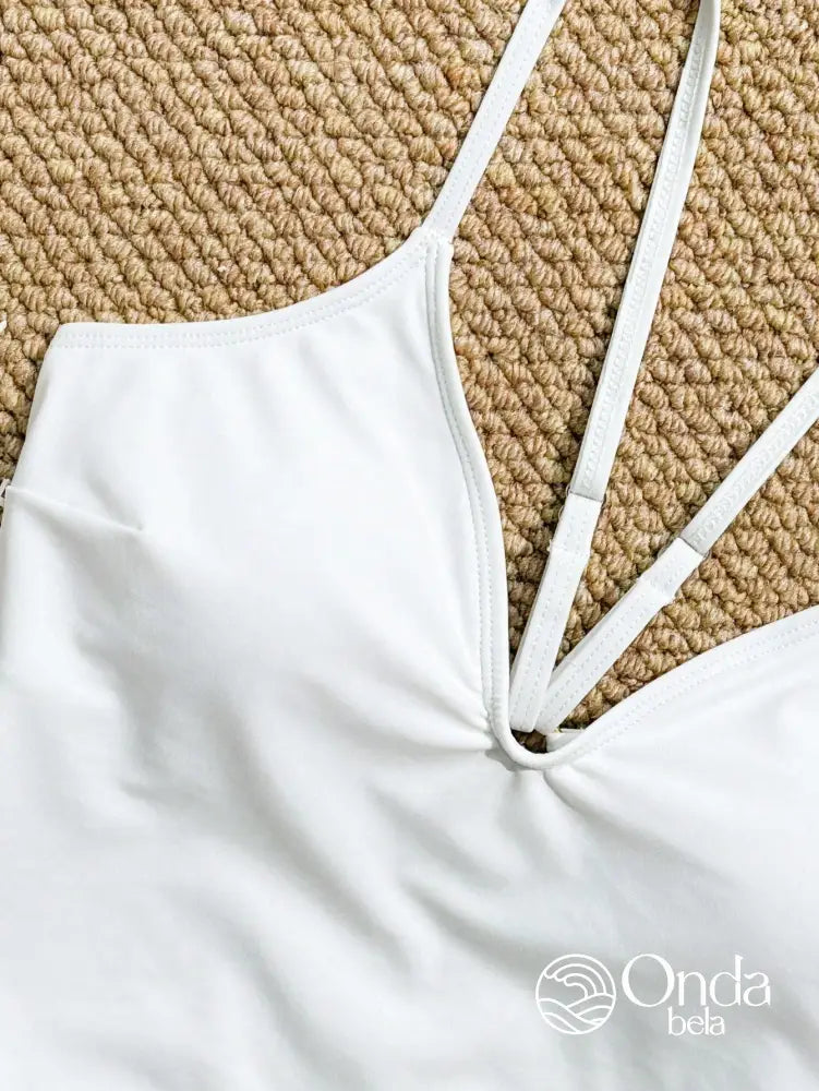 Maiô Cavado Com Costas Abertas E Tiras Cruzadas Maiô Cavado Com Costas Abertas E Tiras Cruzadas