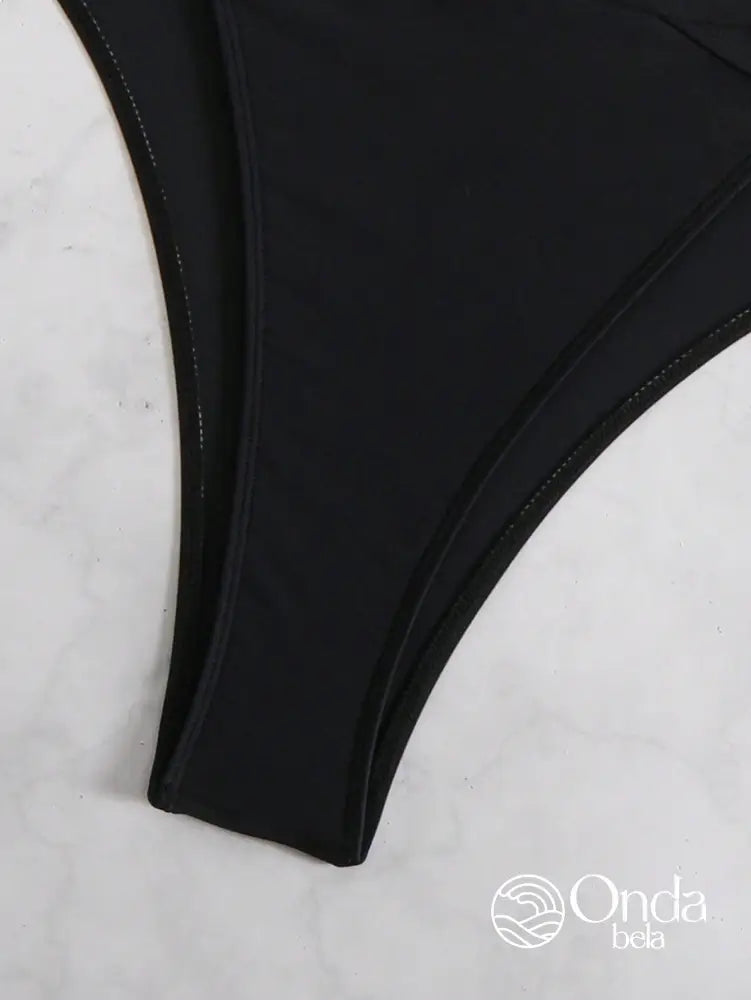 Maiô Com Recorte Frontal Argola Metálica E Laço Costas Maiô Com Recorte Frontal Argola Metálica E Laço Costas