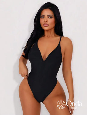 Maiô Decote Profundo Asa Delta Com Corrente Nas Costas Maiô Decote Profundo Asa Delta Com Corrente Nas Costas