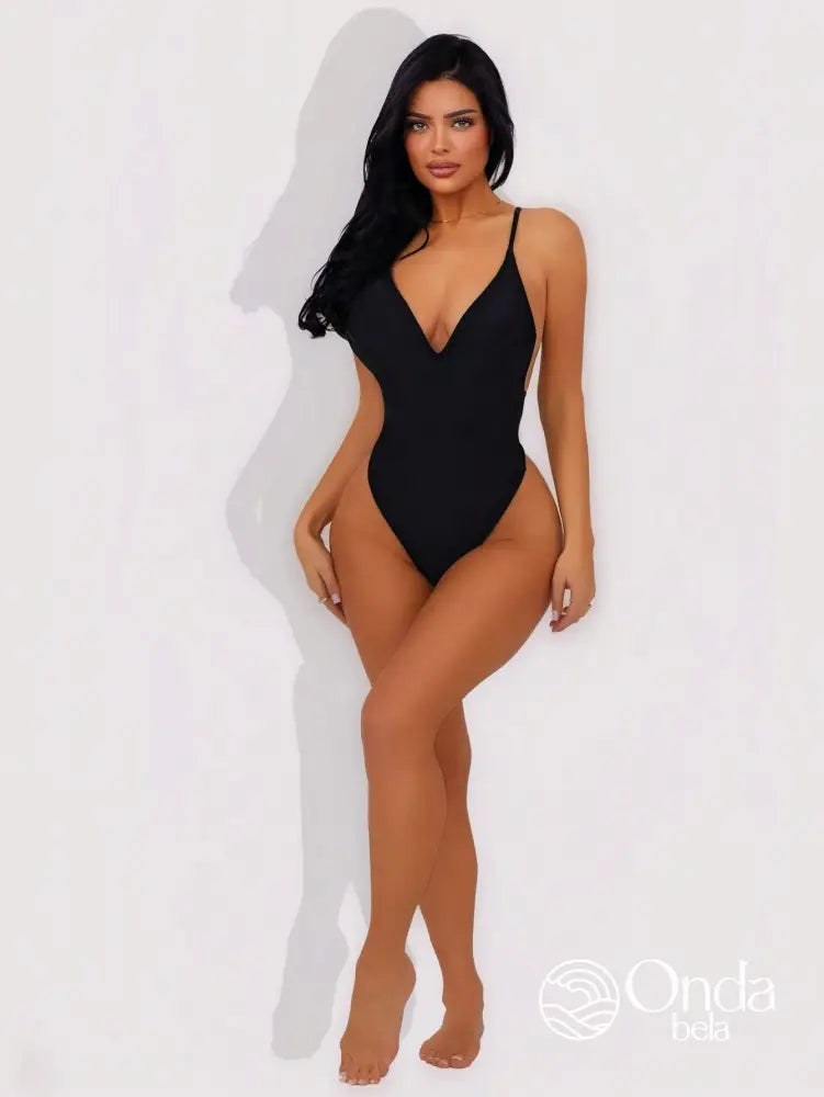 Maiô Decote Profundo Asa Delta Com Corrente Nas Costas Maiô Decote Profundo Asa Delta Com Corrente Nas Costas